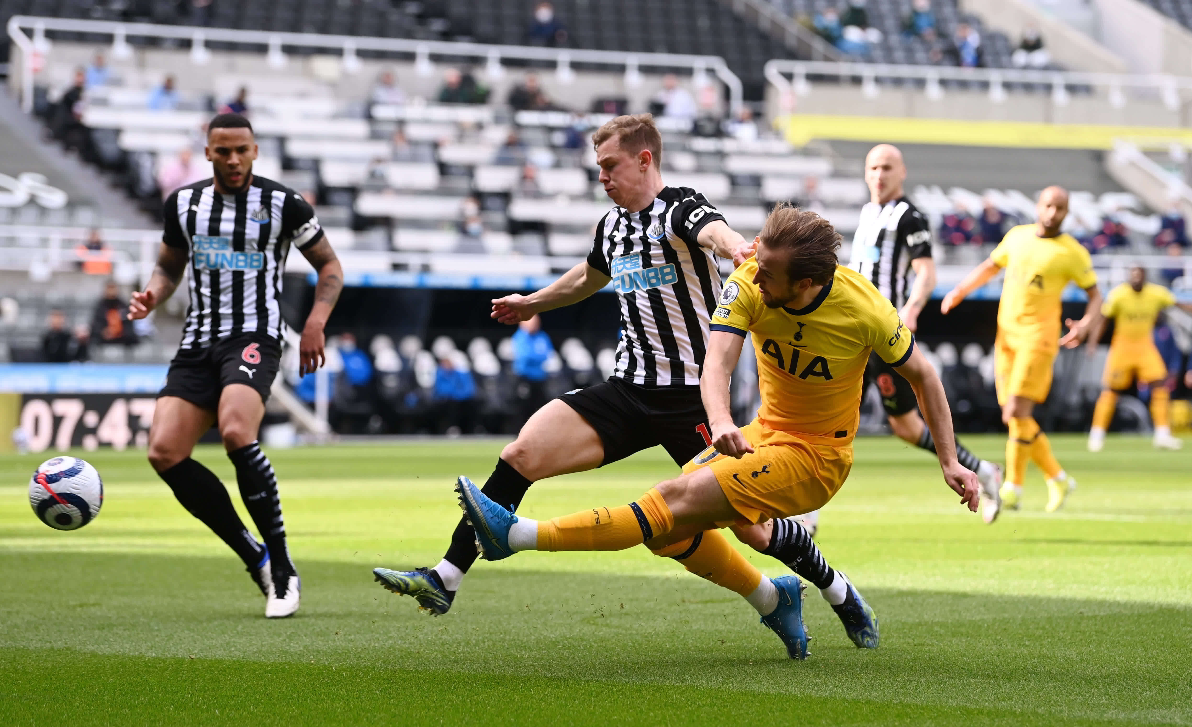 正如他在接 正如他在接